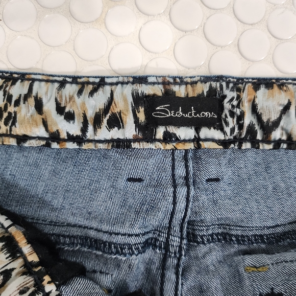 Leopard cuff denim Capri pants - Picture 3 of 8